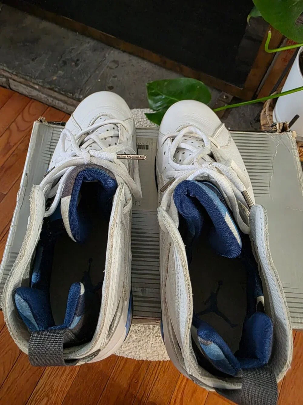 Jordan 7 Retro white and blue Men size 10.5 used 304775-141
